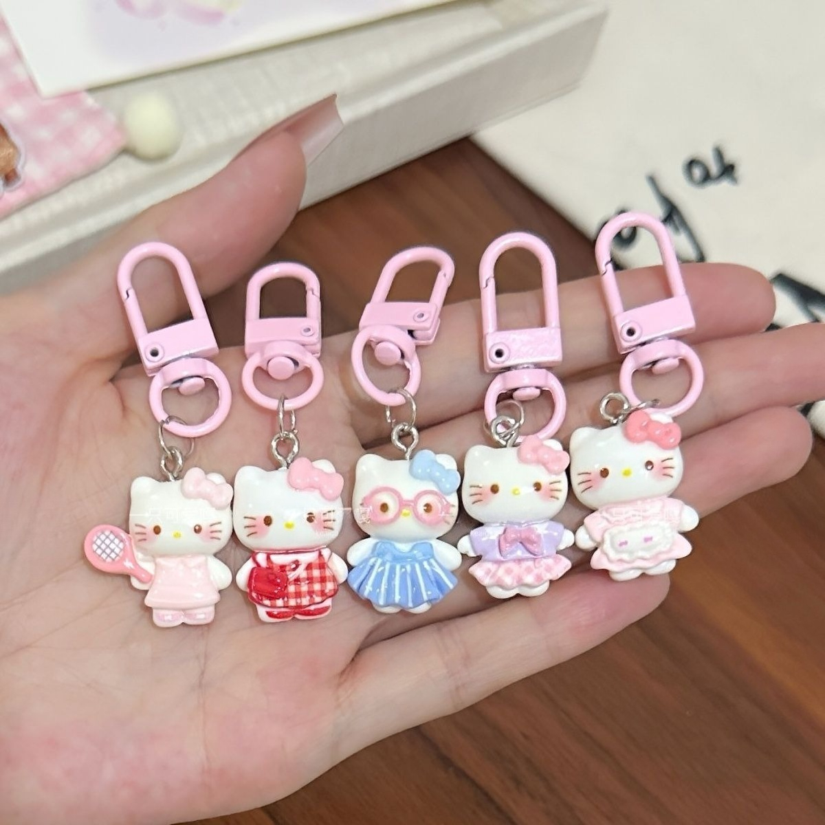 Cute Plaid Skirt Hello Kitty P - đánh giá và giá Power Bank Wireless