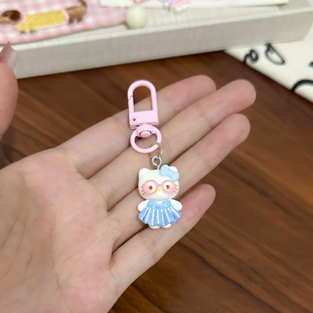 Cute Plaid Skirt Hello Kitty P - đánh giá và giá Power Bank Wireless